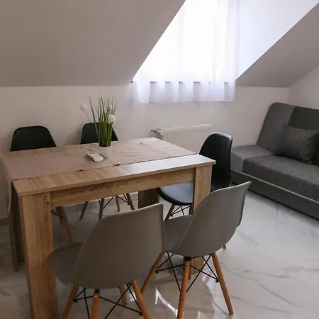 Familia Apartmanhaz Шарвар Екстер'єр фото