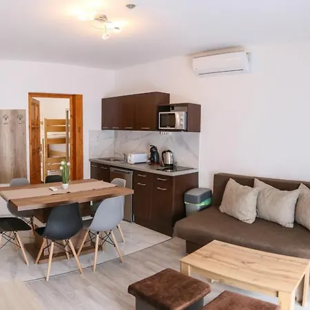 Familia Apartmanhaz Шарвар Екстер'єр фото