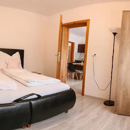 Familia Apartmanhaz Шарвар Екстер'єр фото