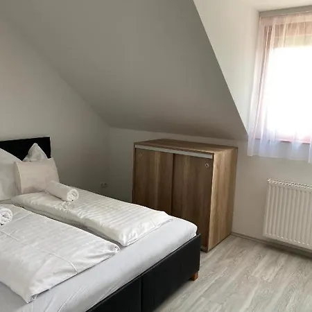 Familia Apartmanhaz Шарвар Екстер'єр фото