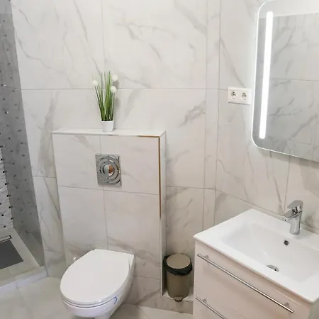 Familia Apartmanhaz Шарвар Екстер'єр фото