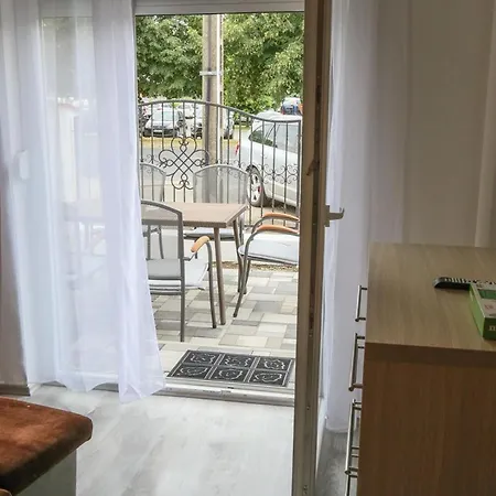 Familia Apartmanhaz Шарвар Екстер'єр фото