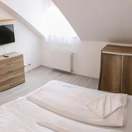 Familia Apartmanhaz Шарвар Екстер'єр фото