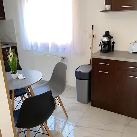 Familia Apartmanhaz Шарвар Екстер'єр фото