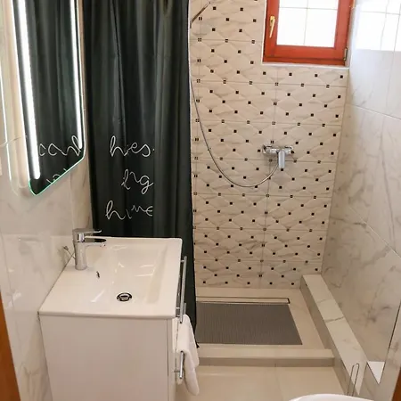 Familia Apartmanhaz Шарвар Екстер'єр фото