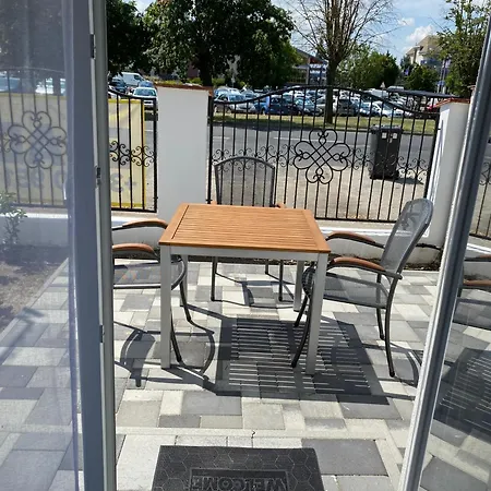 Familia Apartmanhaz Шарвар Екстер'єр фото