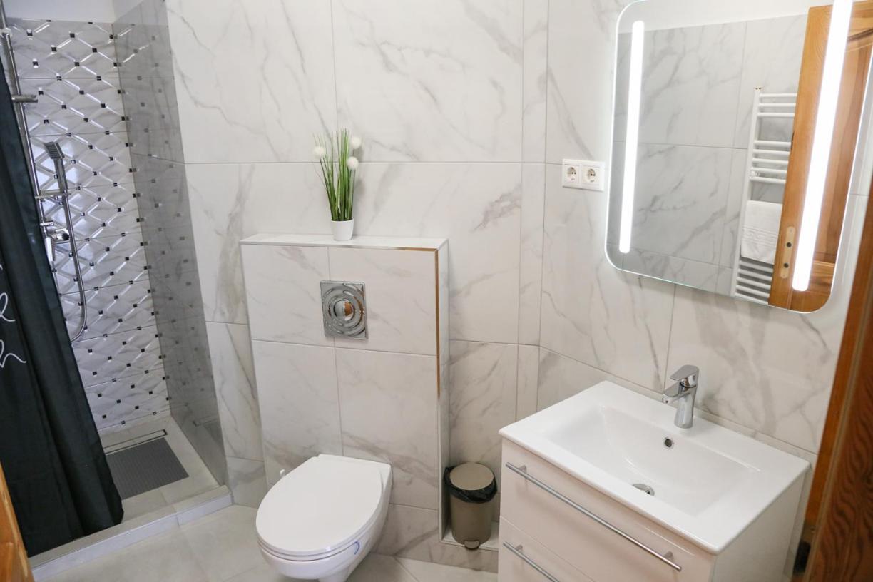 Familia Apartmanhaz Sarvar