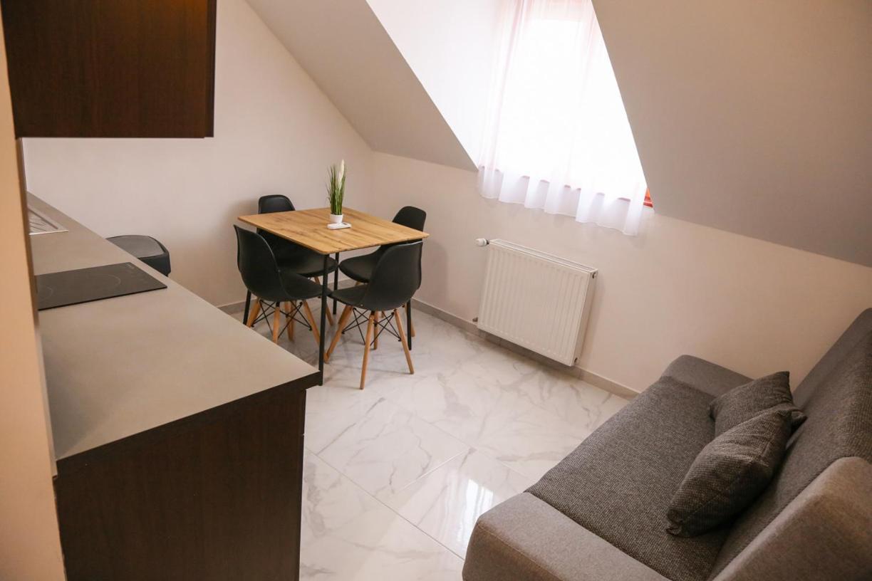 Familia Apartmanhaz